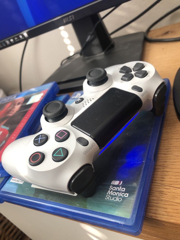 Ps 4 з монітором та іграми