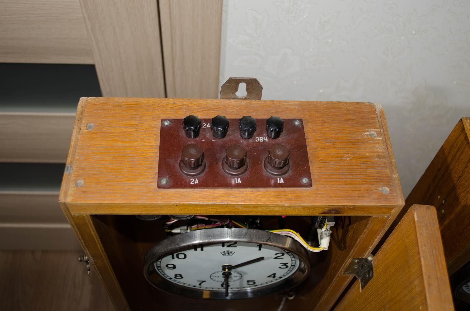 Електропервинний годинник кл.П3-24 (Ленінград)
