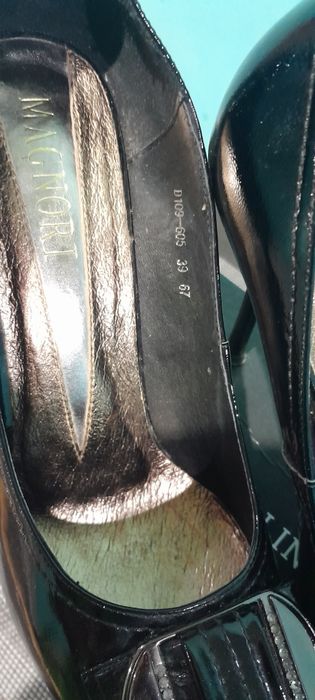 Жіночі туфлі. Італія.