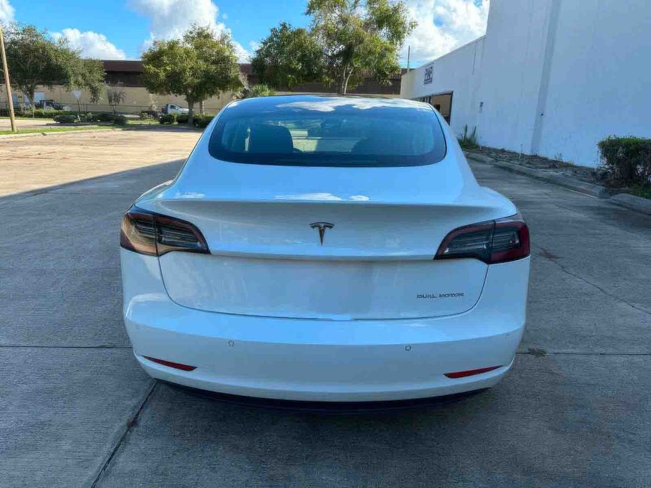 Tesla Model 3 Long Range      2019