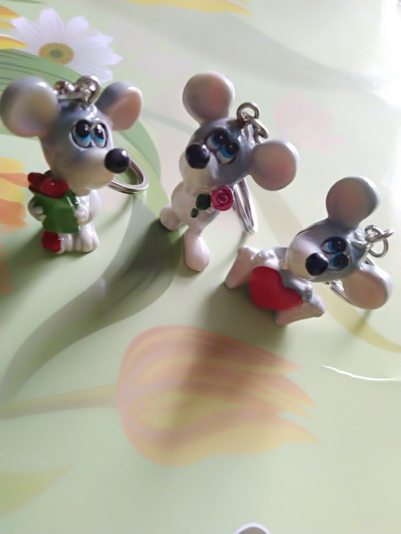 Брелок влюбленный мышонок подарок сувенир новый керамика