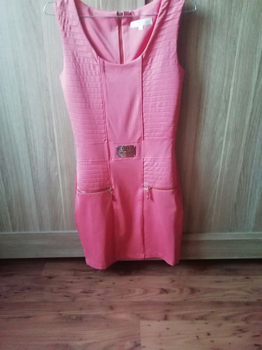 Śliczna łososiowa dopasowana sukienka rozmiar S polecam