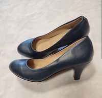 Туфлі темно-синього кольору
