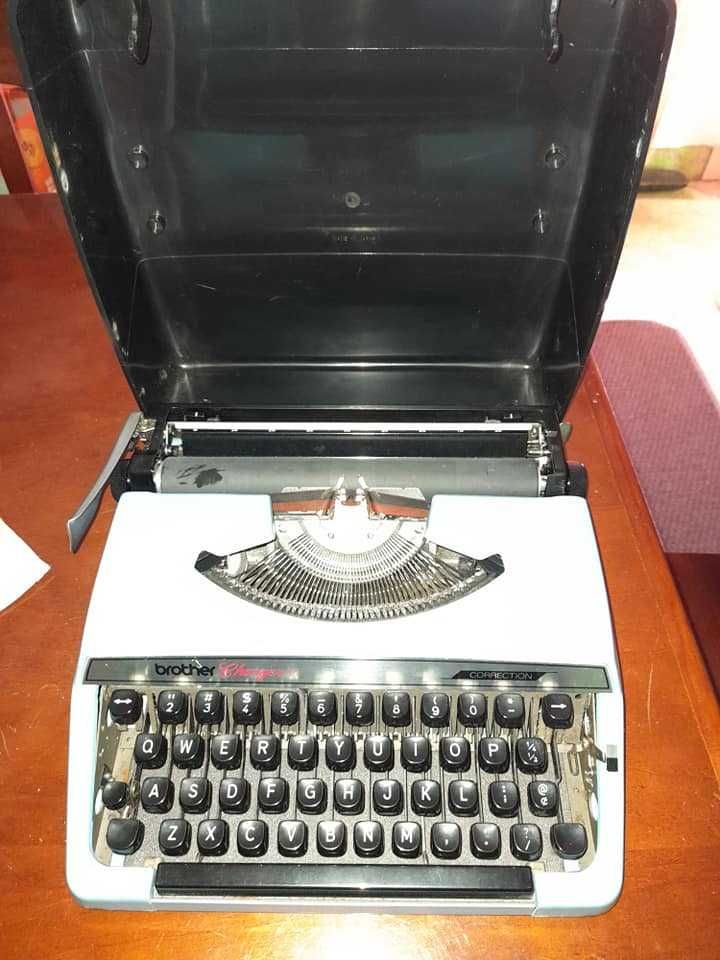 maquina de escrever antiga