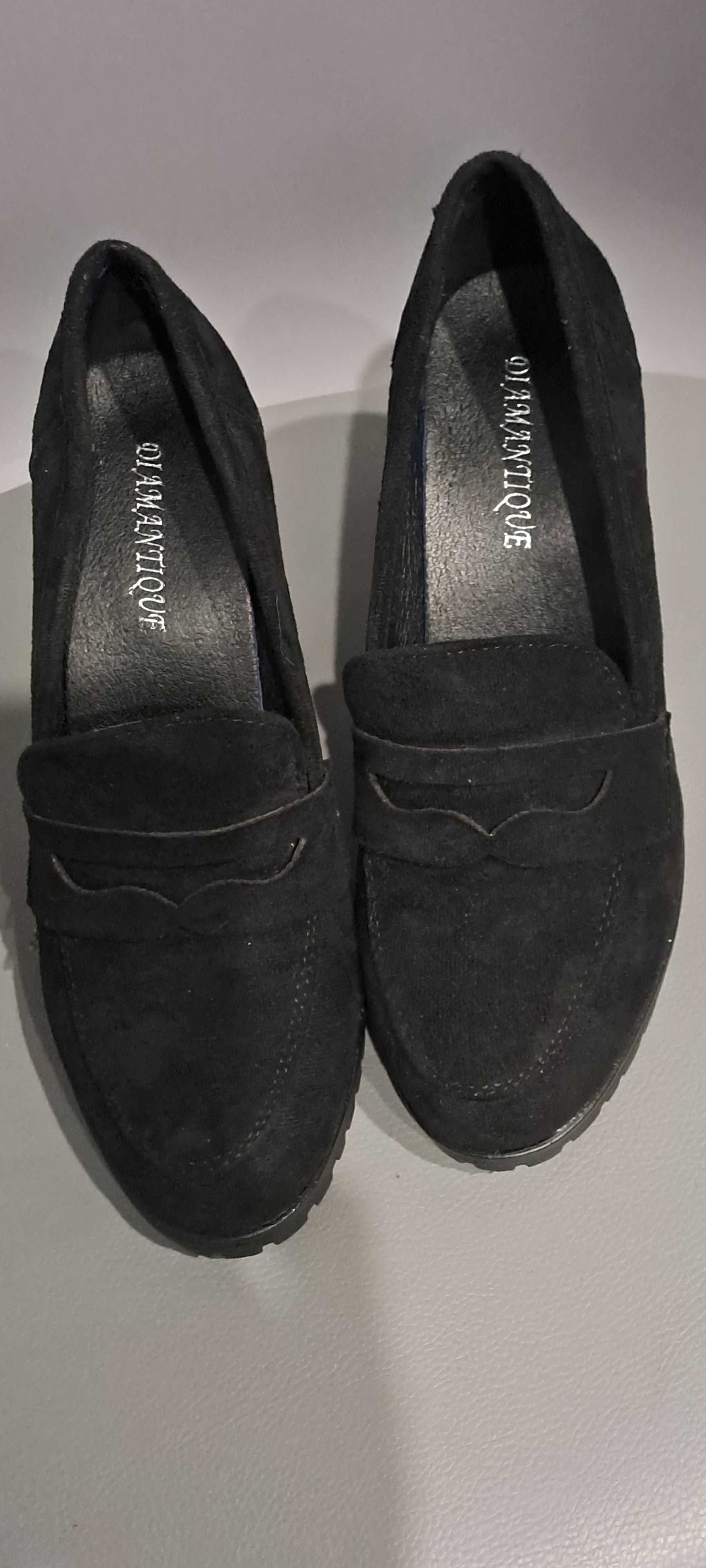Buty na słupku czarne z zamszu