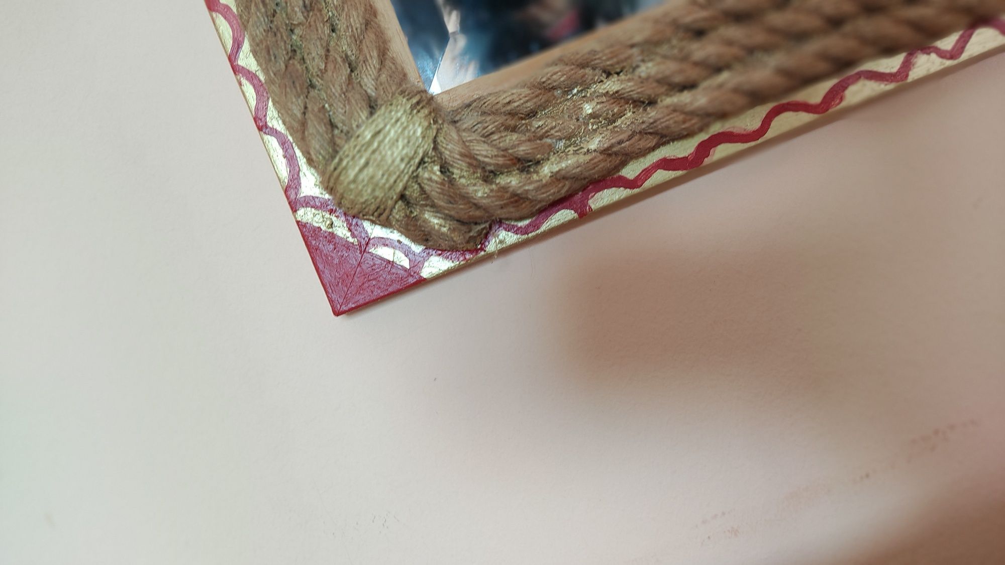Espelho rústico, com decoração artesanal, feita á mão
