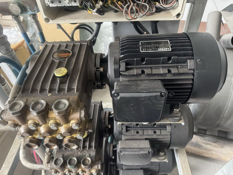 Мийка високого тиску Кархер