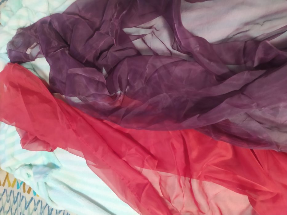 Тюль. Красная и фиолетовая