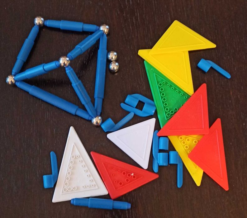 Zestaw klocków (konstrukcyjne,drewniane,magnetyczne)