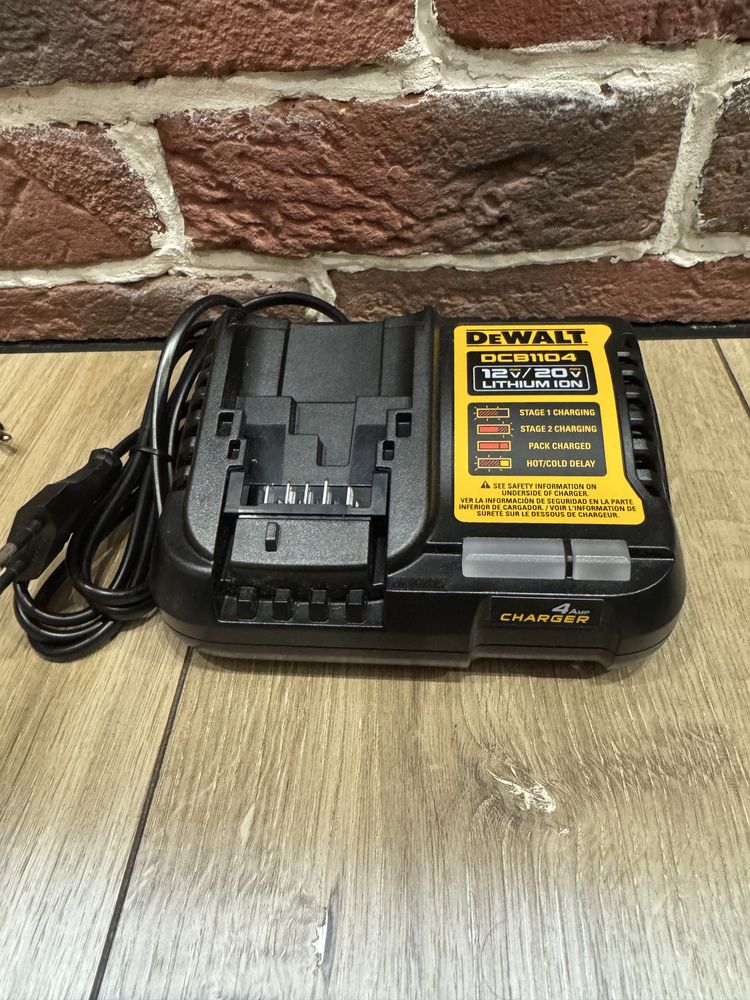 Зарядка DeWalt 220v DCB112(2A), DCB1104(4A), DCB1106(6A), DCB1106(6A)