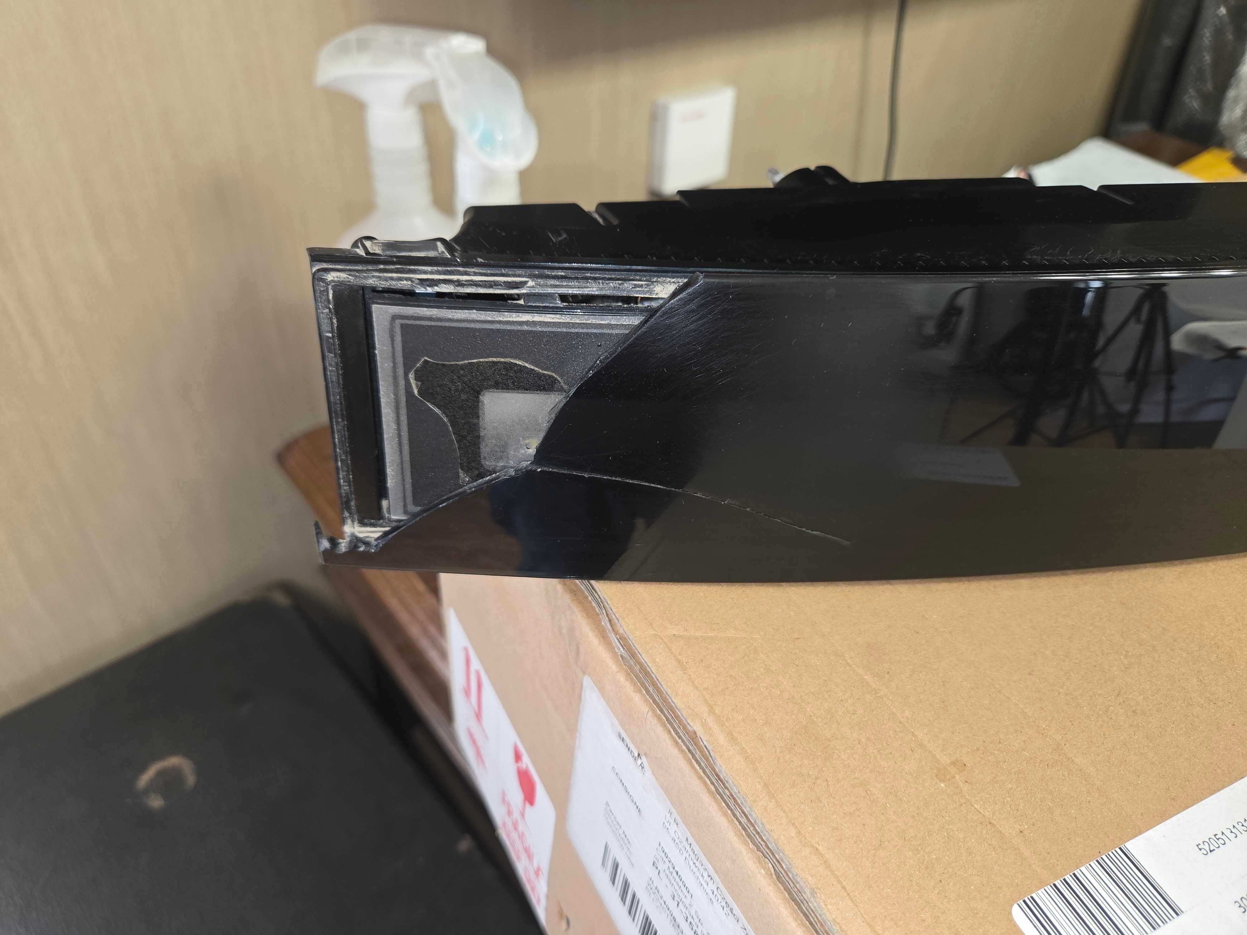 blenda lampa tylnej klapy Range Rover 2023 sprawna uszkodzone szkło