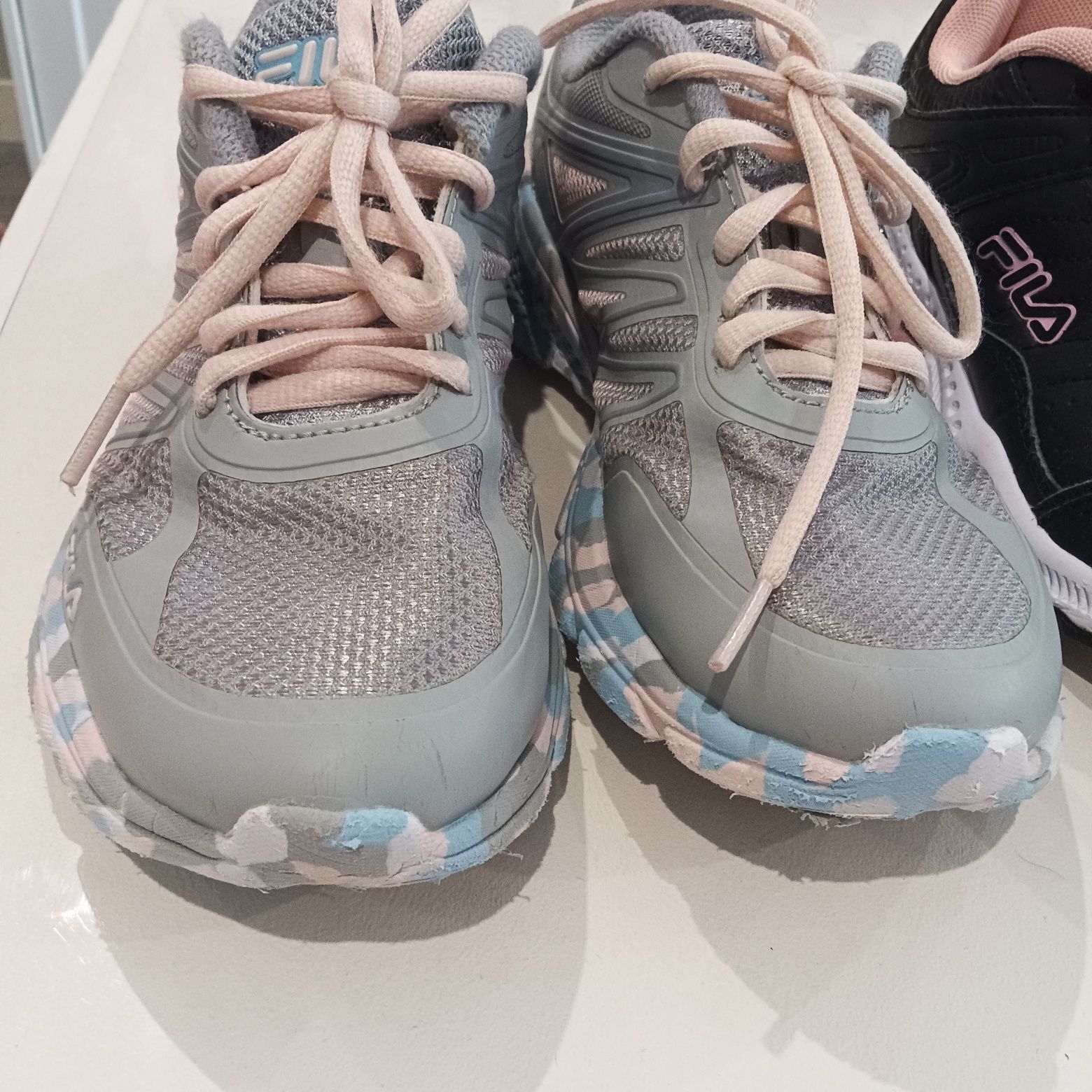 2 pares de ténis infantil