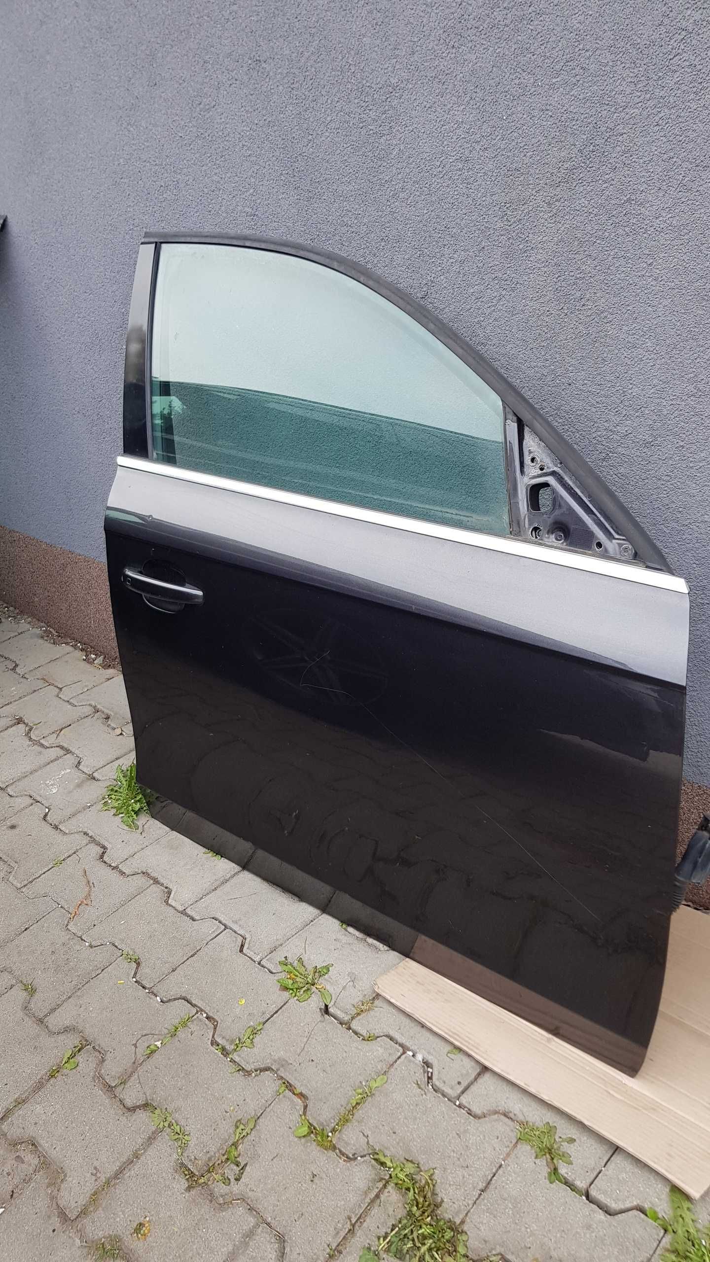 Drzwi LZ7L a4 b8 8k0  prawy  przód lewy