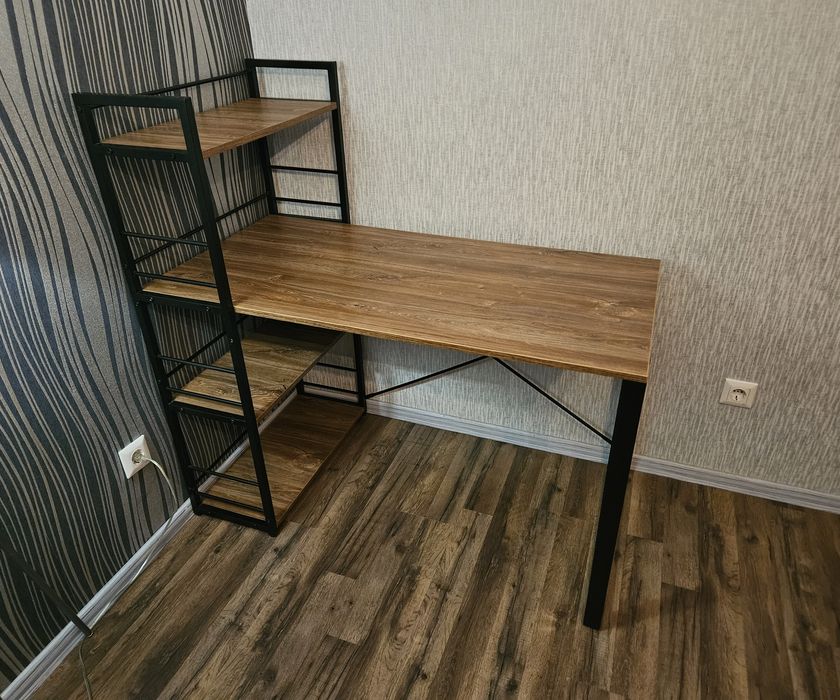 Письмовий стіл LOFT з полицями — стан нового!