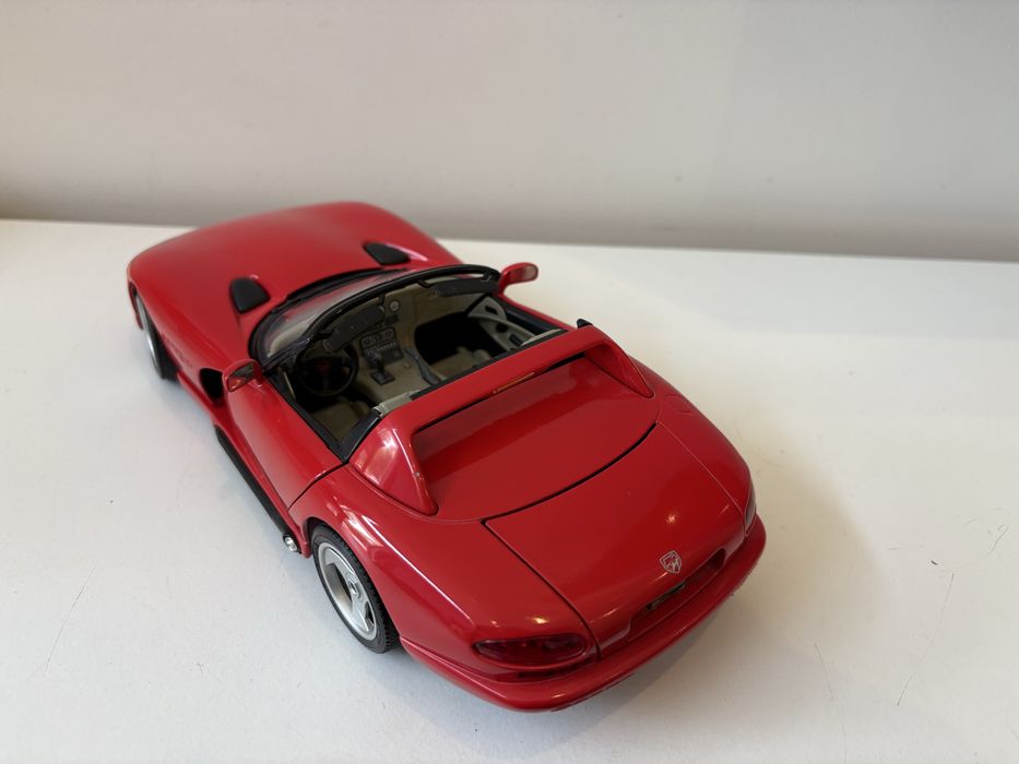 Model Dodge Viper RT10 1:18 BBurago Burago (maisto welly)
