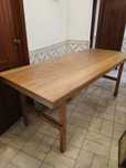 Mesa de madeira comprida