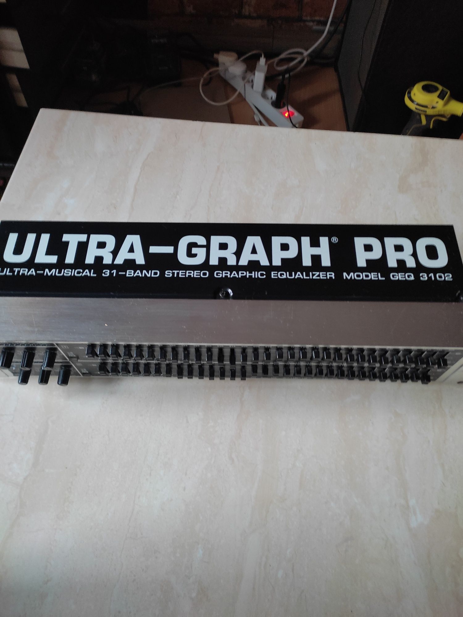Procesor. Behringer Ultra Graph. PRO Model geq. 3102