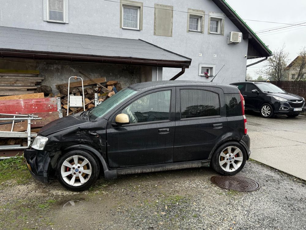 Mała czarna i z kopem jak włoskie espresso. Fiat Panda 100HP