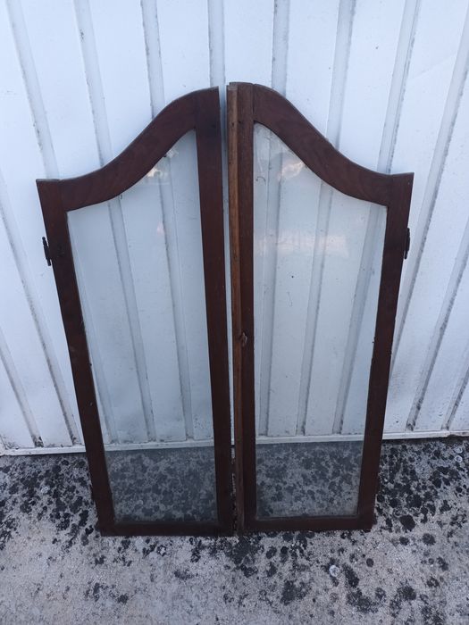 Duas portas para vitrine ou oratório.  Antigas e com chave