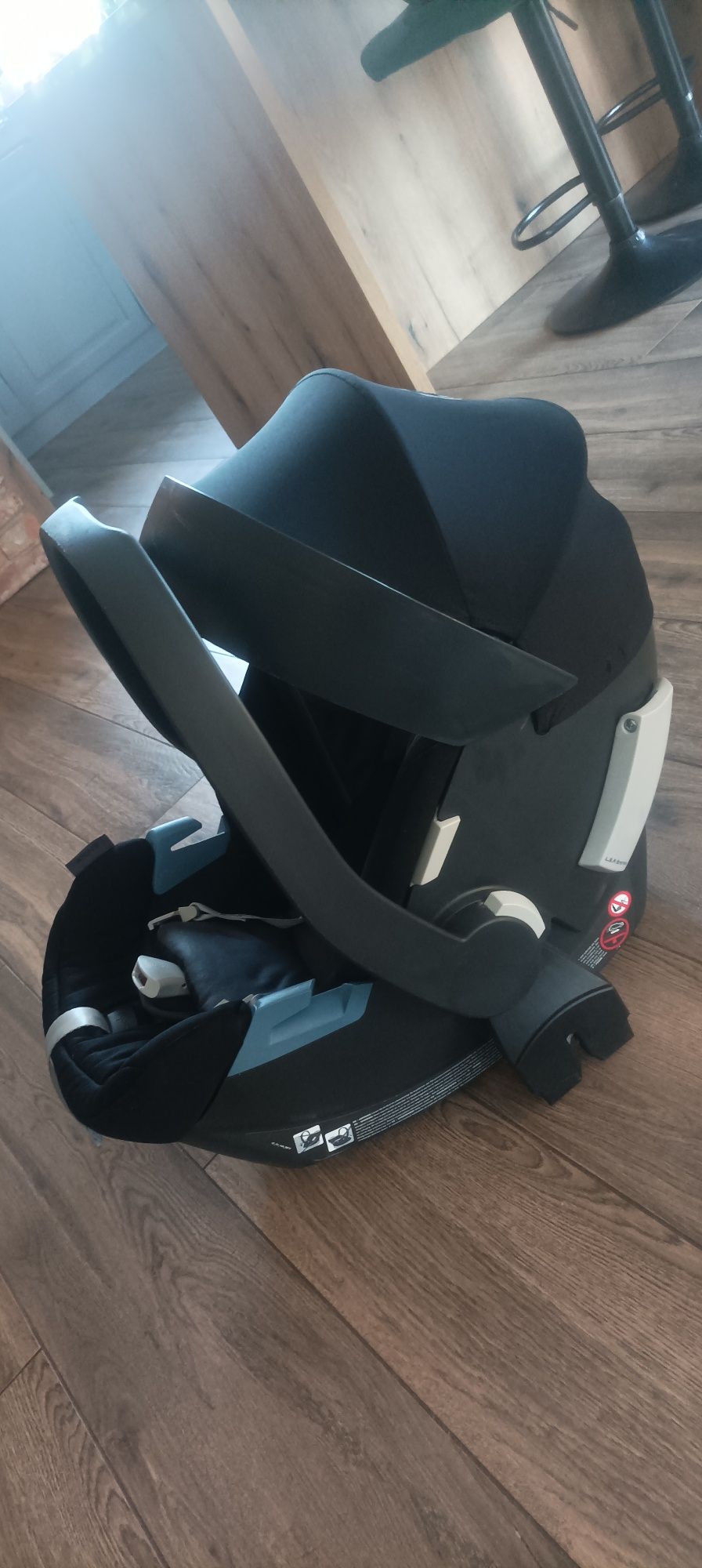 Fotelik niemowlęcy CYBEX 0-13kg, plus dodatkowe adaptery do wózka.

dł