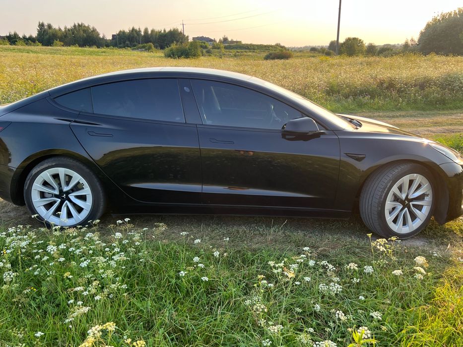 Автомобіль Tesla