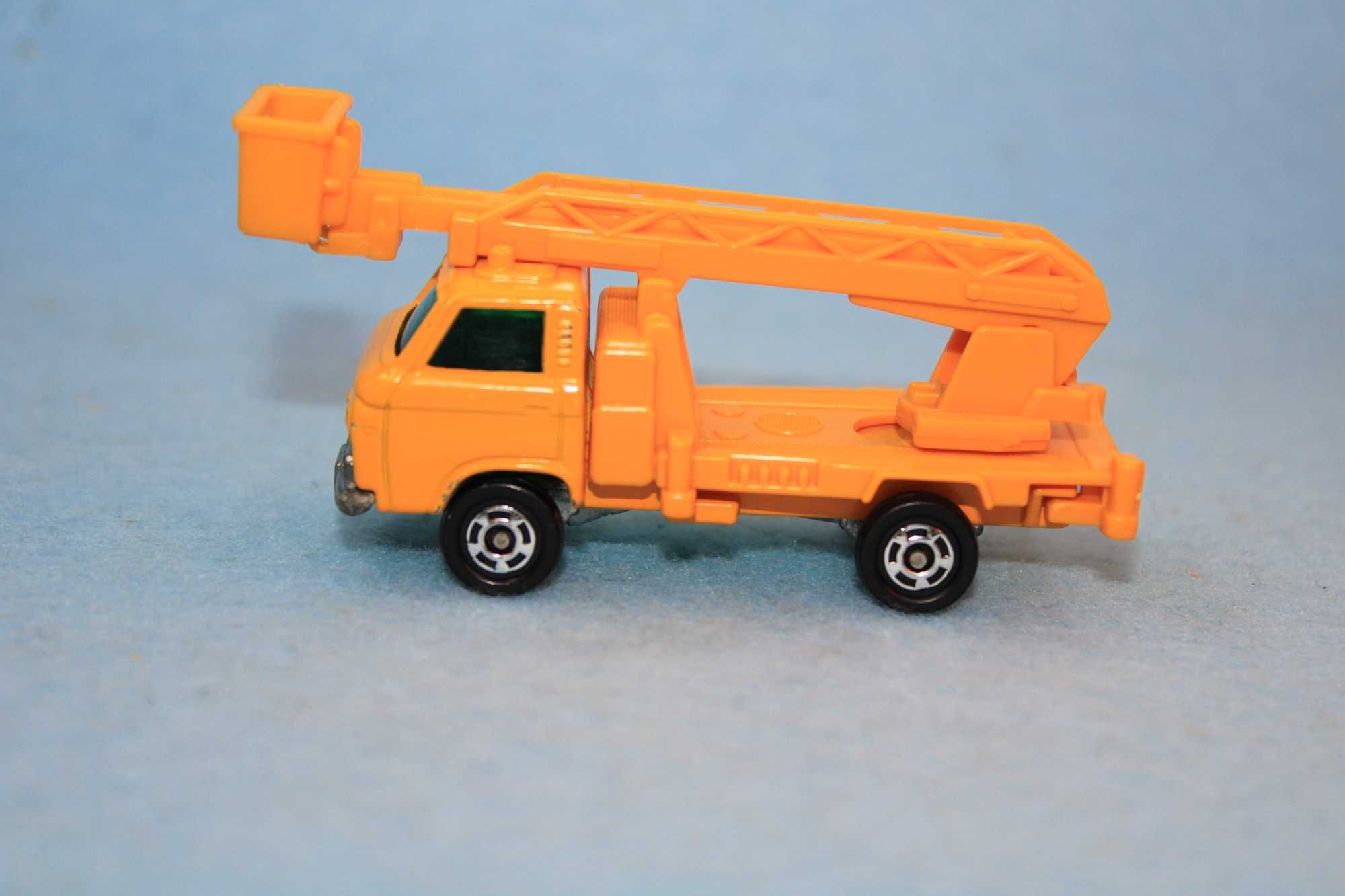 Miniatura antiga Tomica Nissan Caball