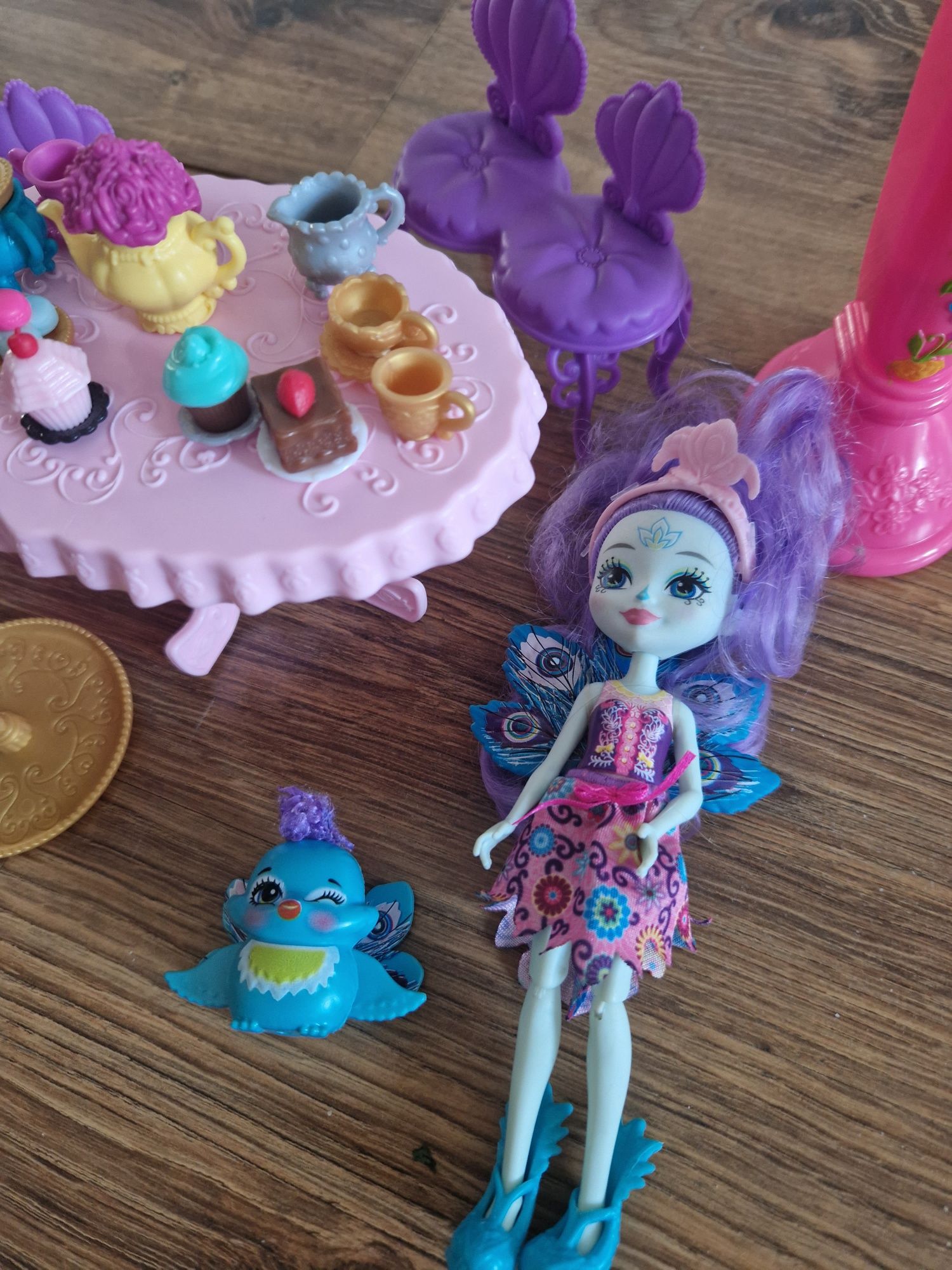 Lalka Enchantimals paw zestaw ogrodowa altanka
