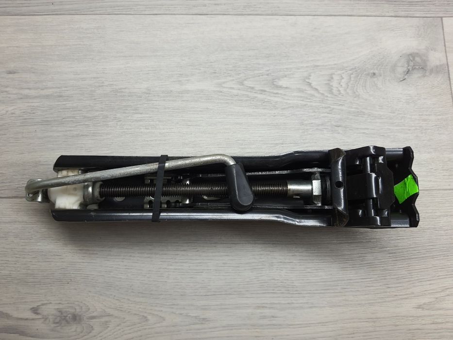 Домкрат VW CC,B7,Skoda SuperB,VAG  3C0 011 031 D