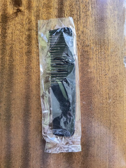 Гребінець чорний пластиковий