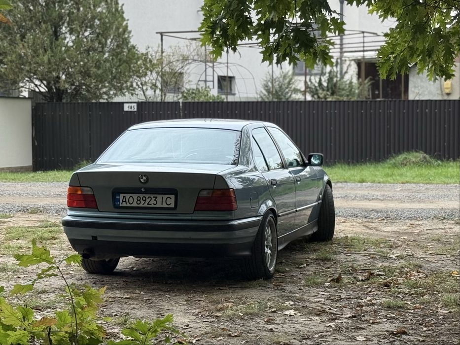 Продам BMW e36 320i