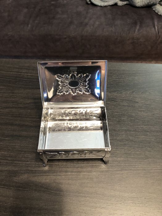 Szkatułka z grawerem ze stali nierdzewnej