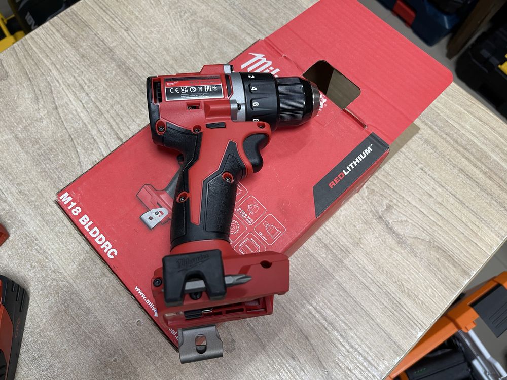 Milwaukee M18 BLDDRC / безщітковий шуруповерт Мілвокі