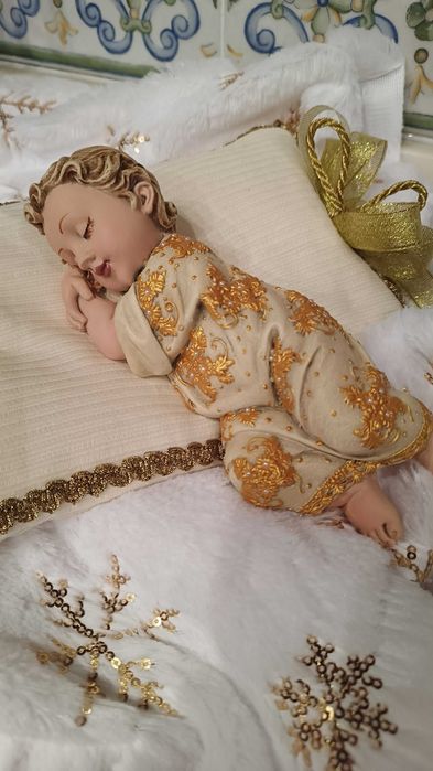 Menino jesus em marfinite pintado á mão