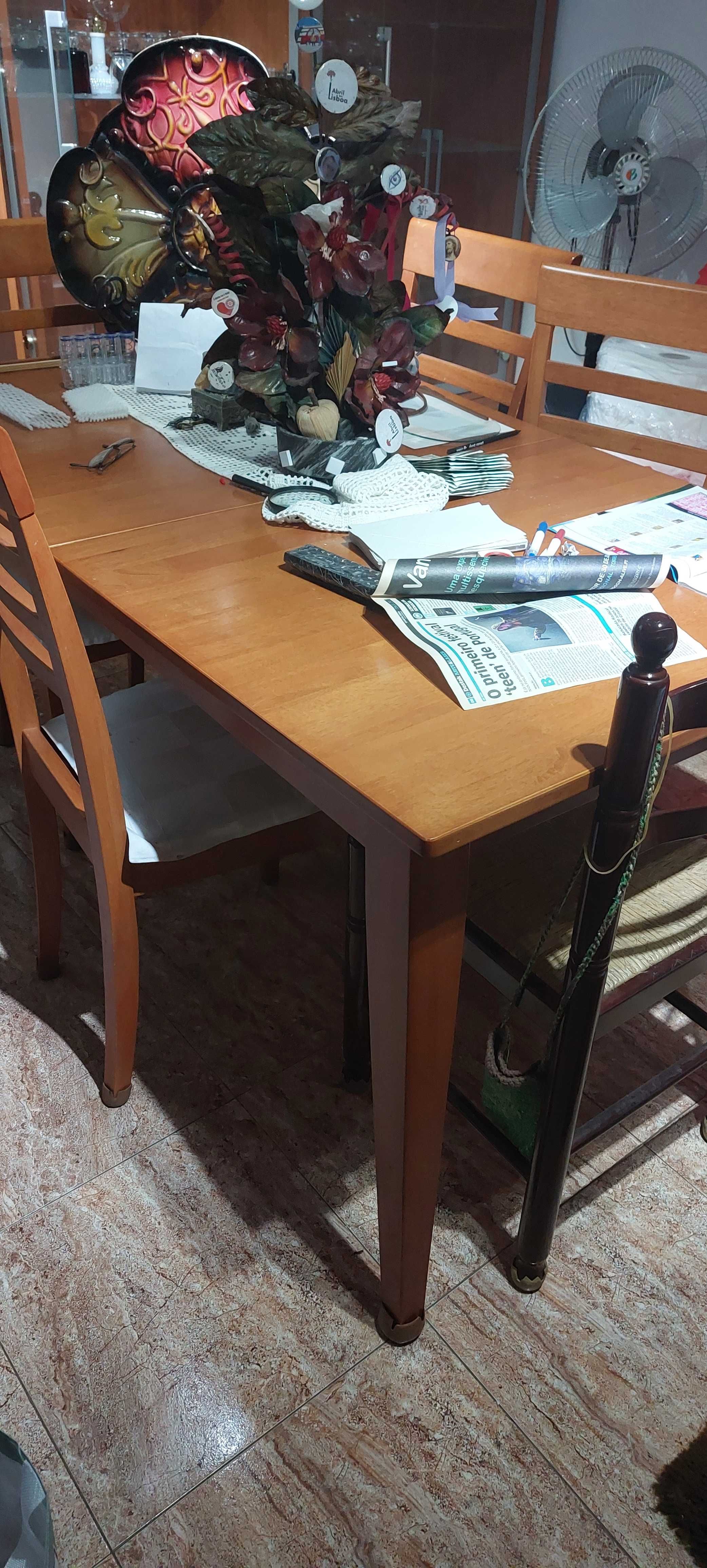 Mesa com cadeiras