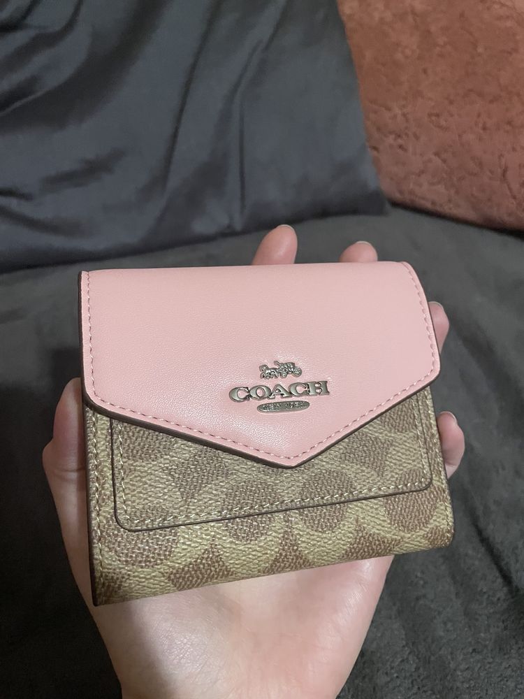 Женский кошелек Coach