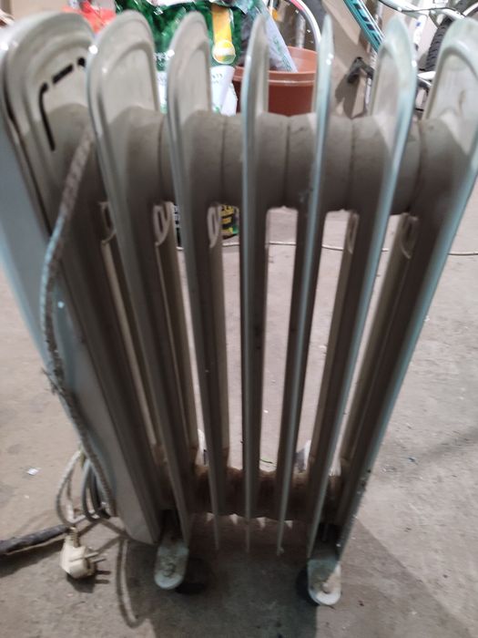 Продам масляний обігрівач Scarlett