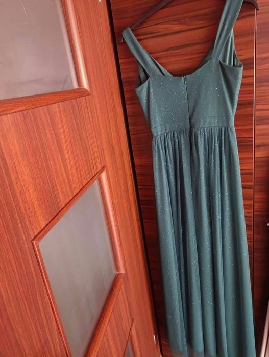 Tiulowa sukienka wieczorowa