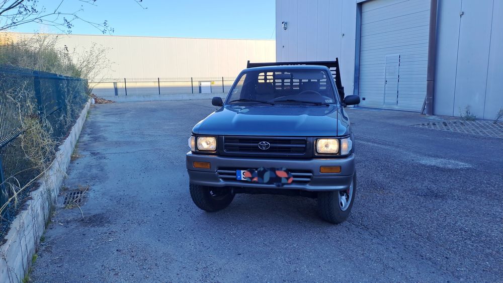 Hilux LNB8 4x4 94

DIREÇÃO ASSISTIDA 
Braços de suspe
