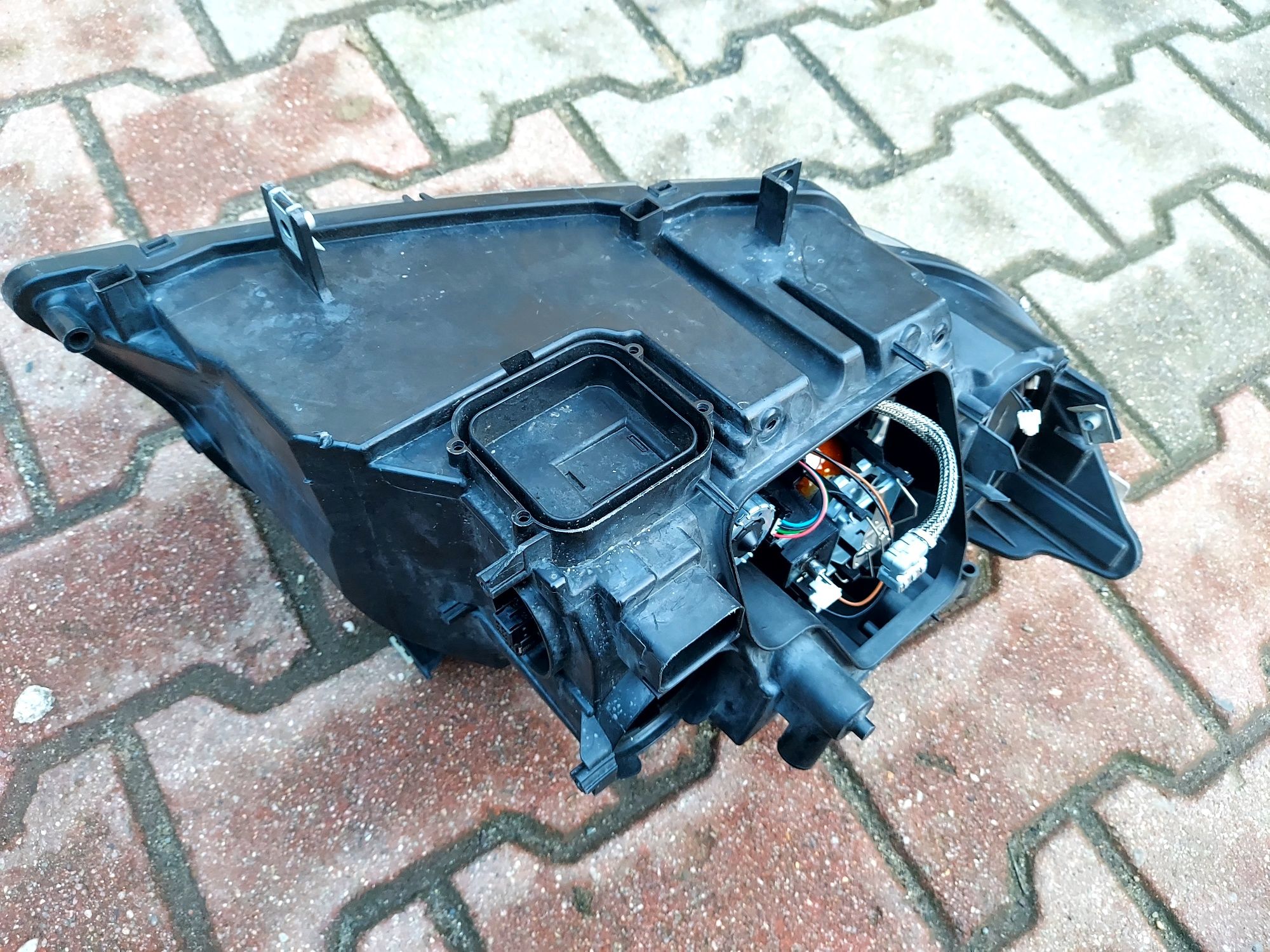 Lampa reflektor BMW E90 E91 lift LCI xenon lewa EUROPA
