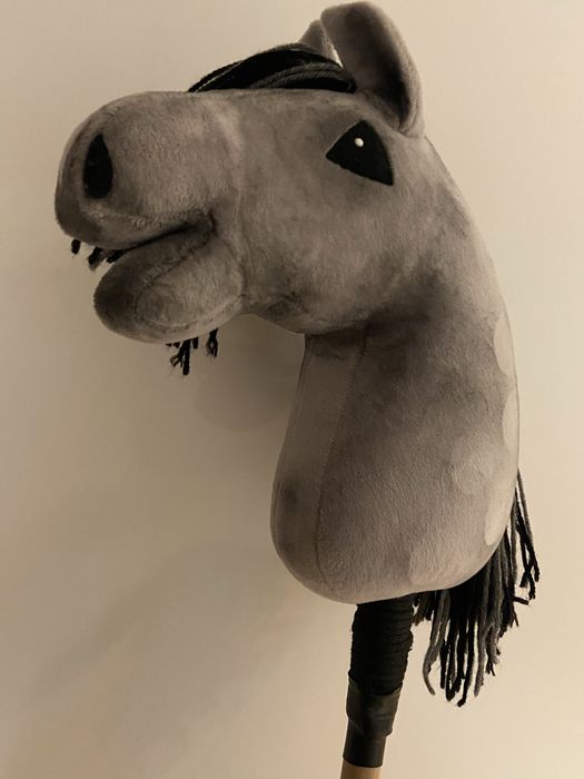 Hobby horse A4 szary jabłkowity wraz z ogłowiem meksykańskim