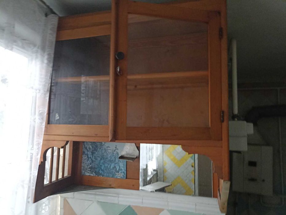 Підвісний сервант із дзеркальцем