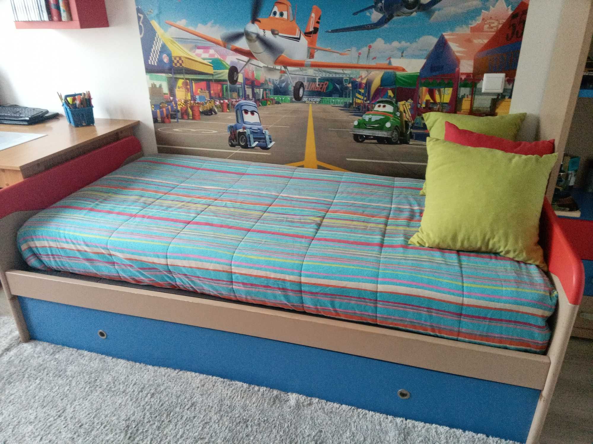Mobília de quarto completo de criança (cama roupeiro estante gavetas)