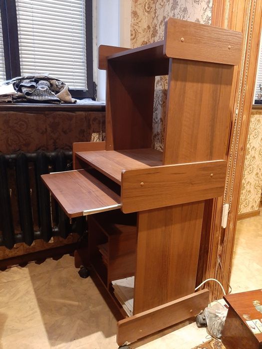 Продам комп'ютерний стіл