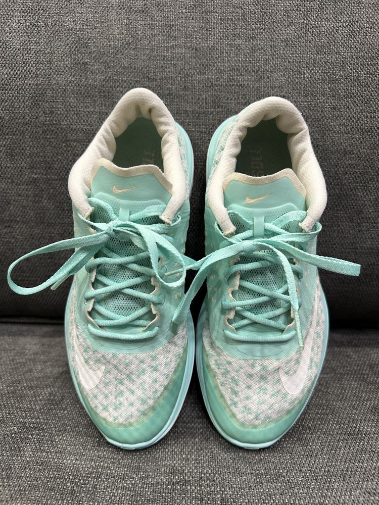 Кроссовки 38,5р Nike FS Lite Run 2