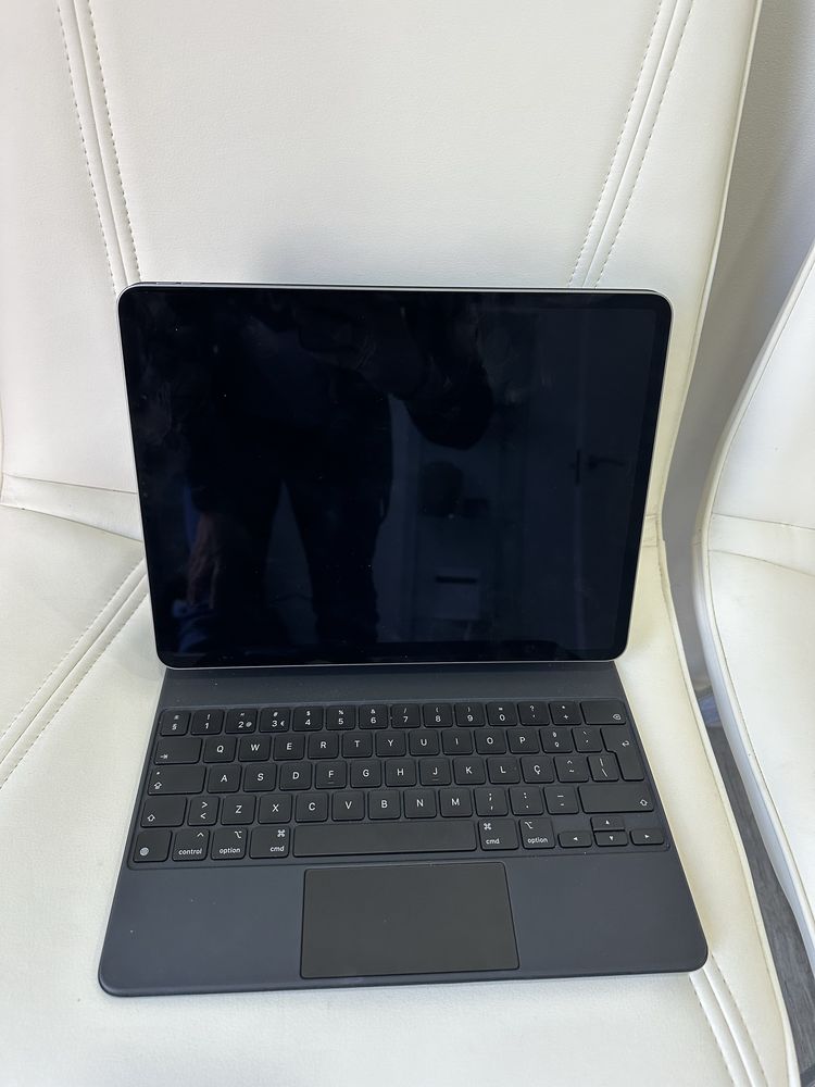 Ipad 12.9 6th 128GB + Magic Keyboard