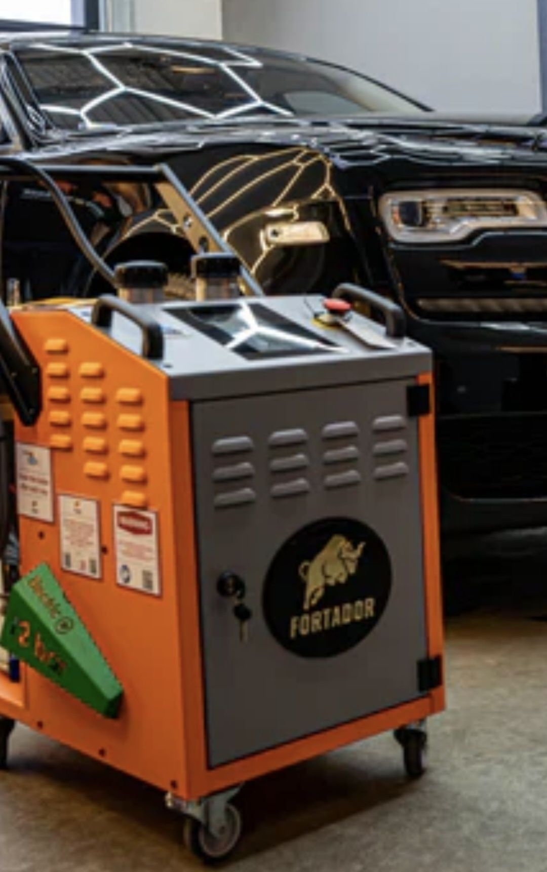 Parownica myjka Lamborghini Fortador volt electra 2024