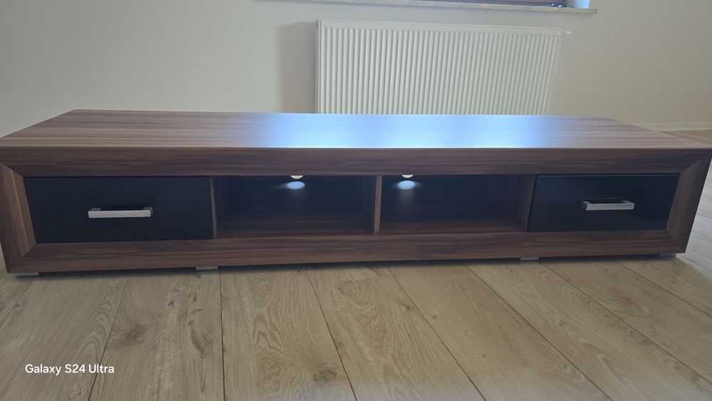 Szafką pod telewizor