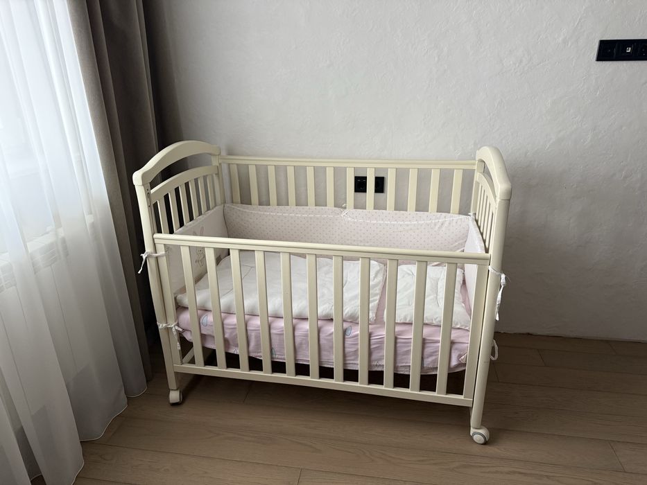 Продам дитяче ліжечко з матрасом та бортиками