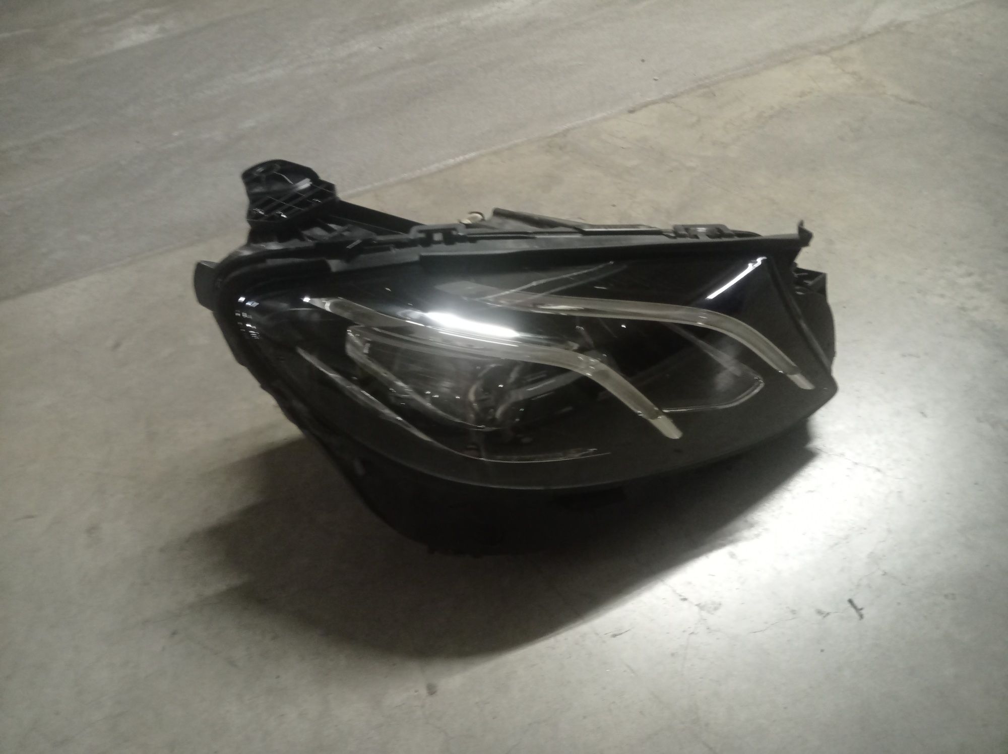 W213 lampa prawy przód