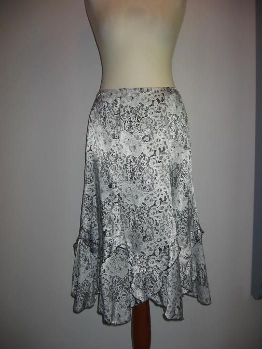 Elegancka, zwiewna czarno biała spódnica wzór jak koronki r. M